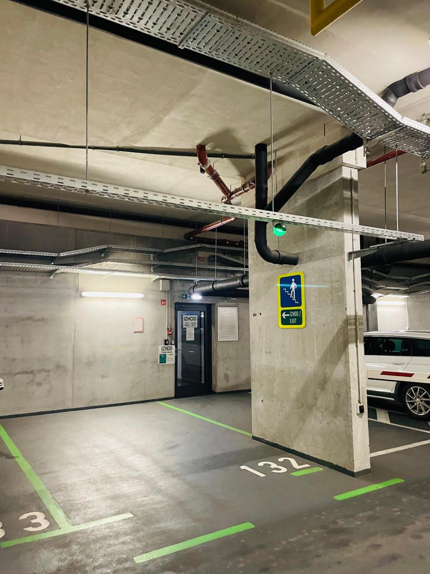 Finna New Apartment In Center Of Ljubljana Free Parking エクステリア 写真